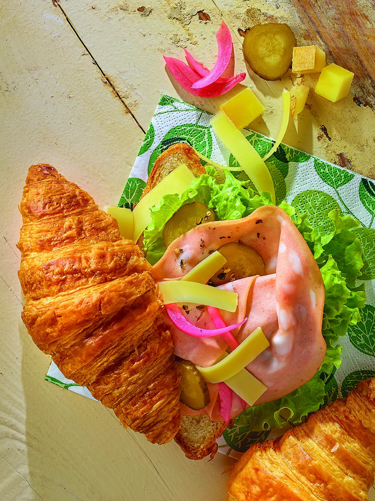 Croissant'dwichs au Beaufort et à la mortadelle
