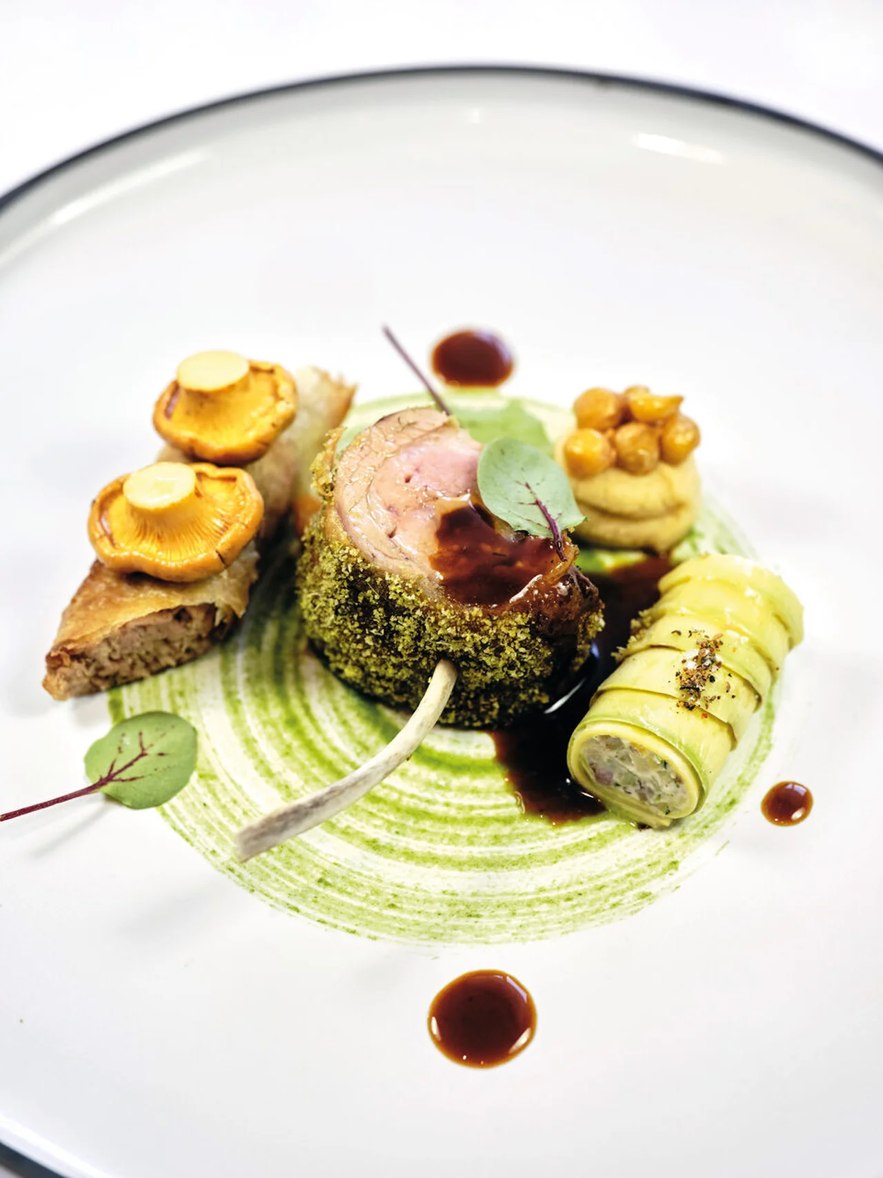 Agneau fermier, cromesquis d'épaule et purée de pois chiches