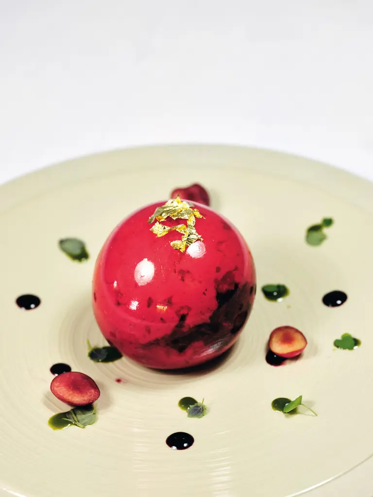 Cerise Burlat soufflée, pistache et Gin Normand