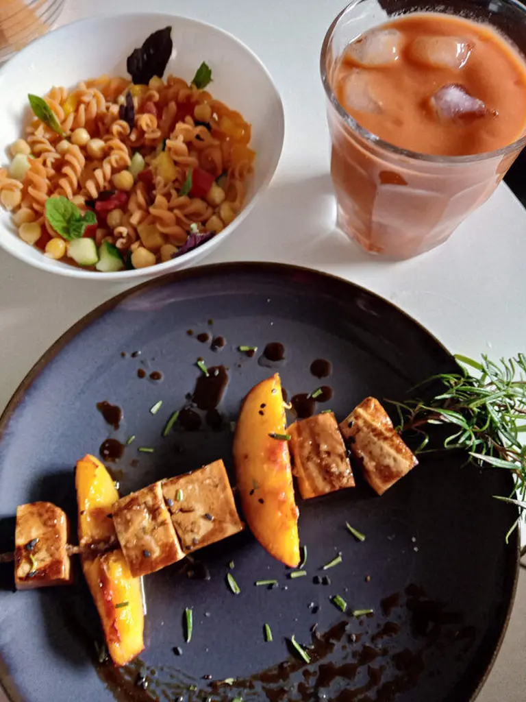 Brochettes de tofu aux nectarines
