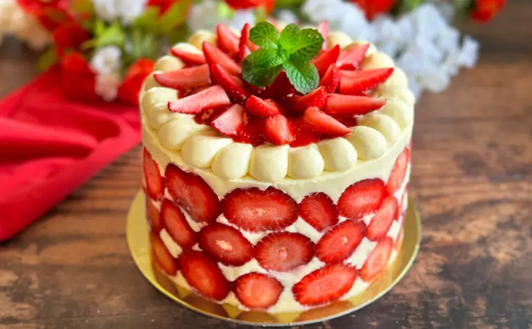 Fraisier au gâteau de Savoie