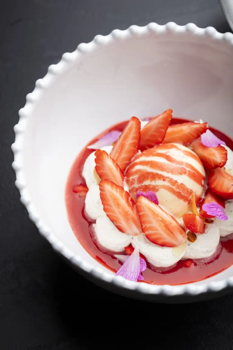 Pavlova fraise basilic