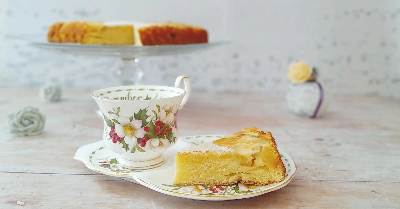 Gâteau moelleux à la rhubarbe
