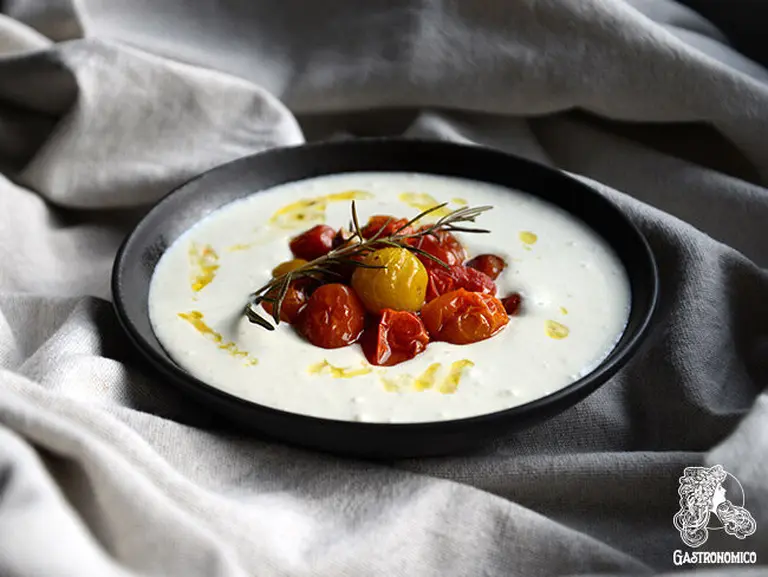 Dip de feta et tomates cerises rôties