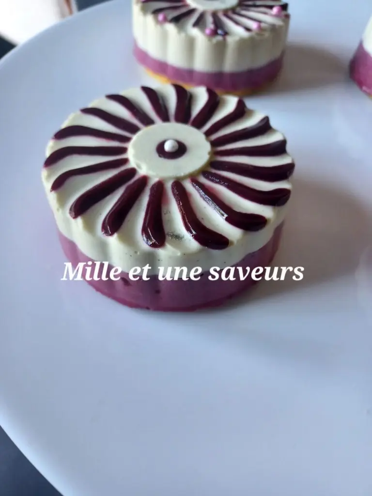 Entremet mousse de mûres et pistaches
