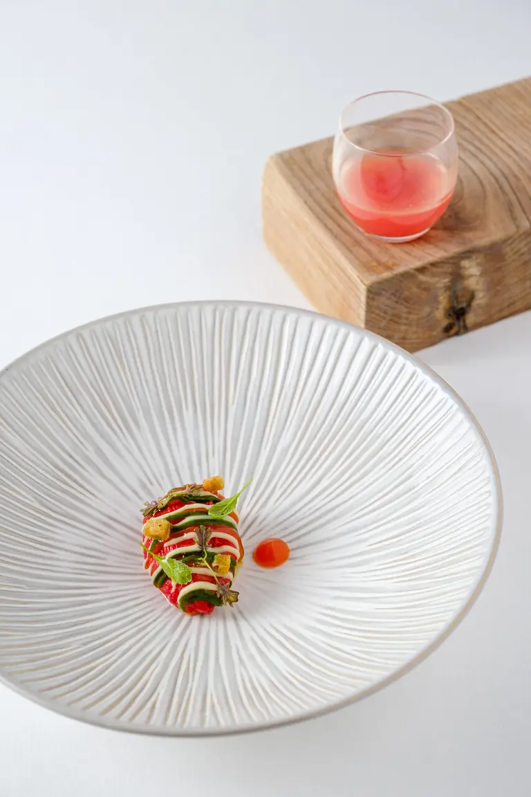 Tomate séchée, gels d'herbes et jus clair de tomate