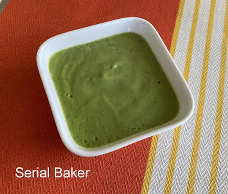 Soupe d'été de courgette à l'oseille