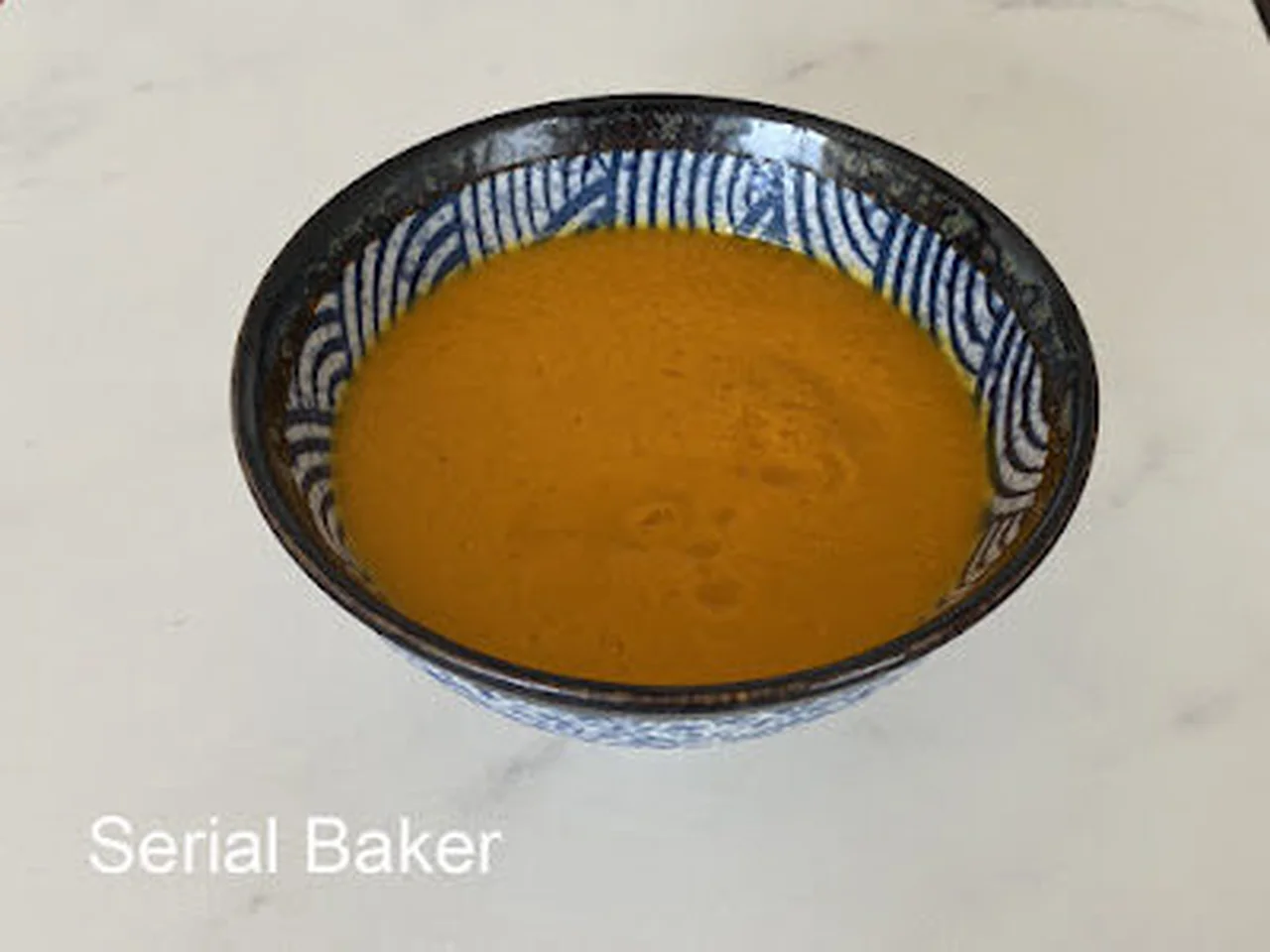 Soupe de butternut, tomate et purée de cacahuète