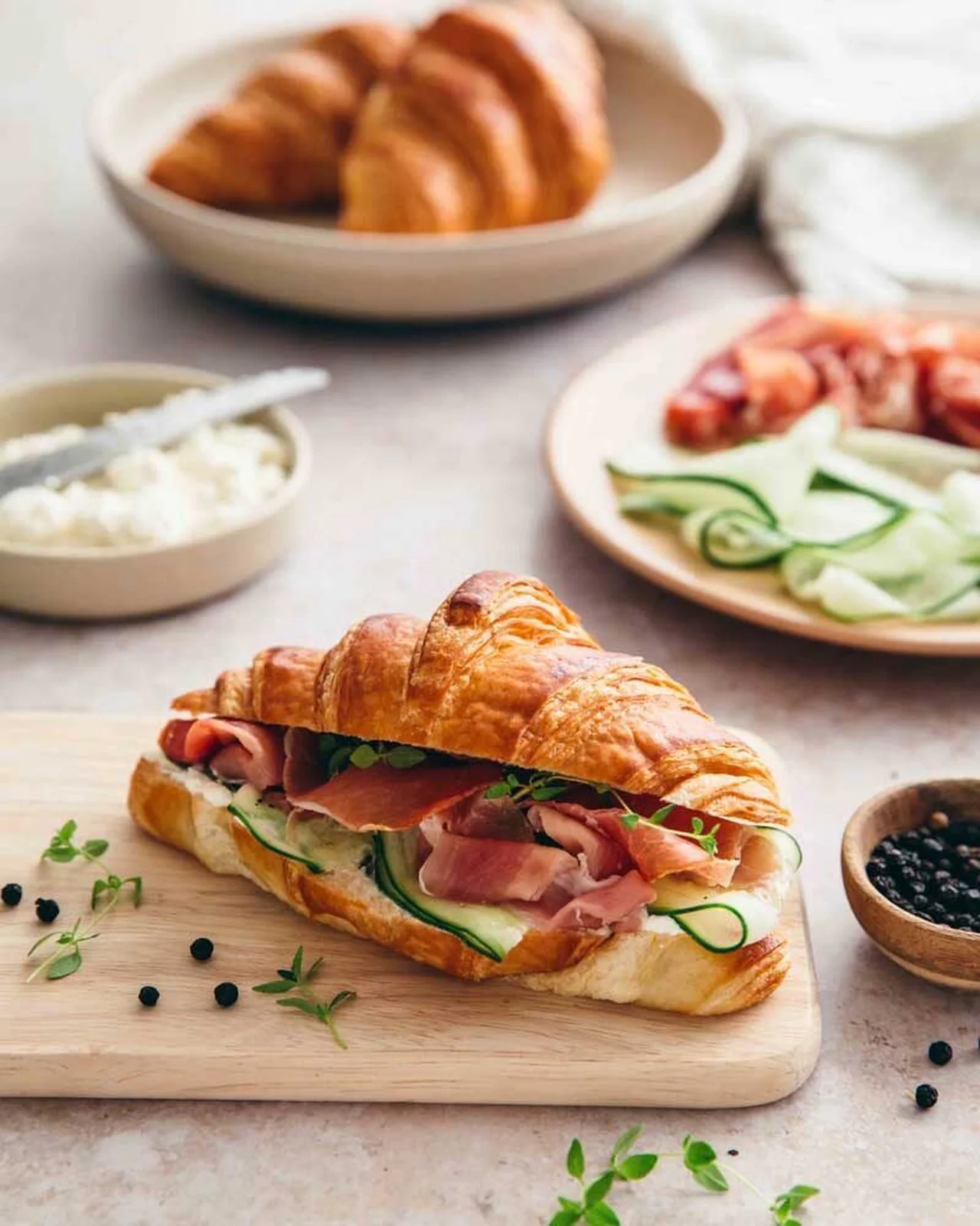Croissants garnis au fromage et jambon
