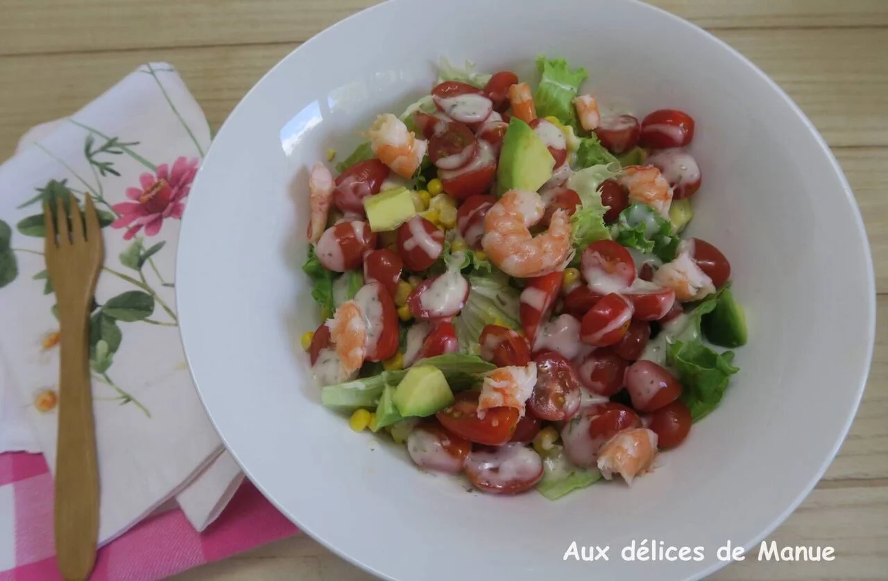 Salade avocat, tomates cerises et crevettes