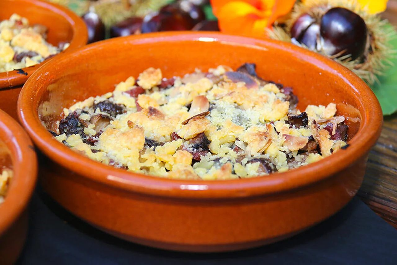 Crumbles de champignons des bois aux lardons fumés