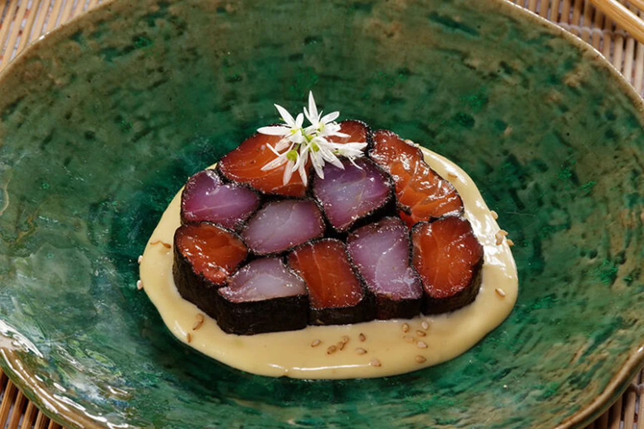 Mosaïque de saumon et cabillaud gravlax à la betterave