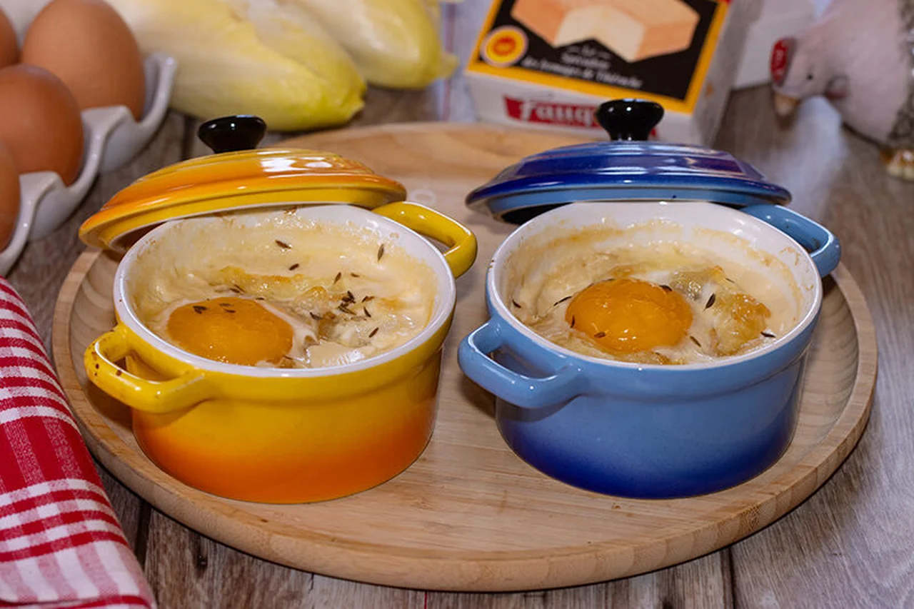 Oeufs cocotte, endives et maroilles