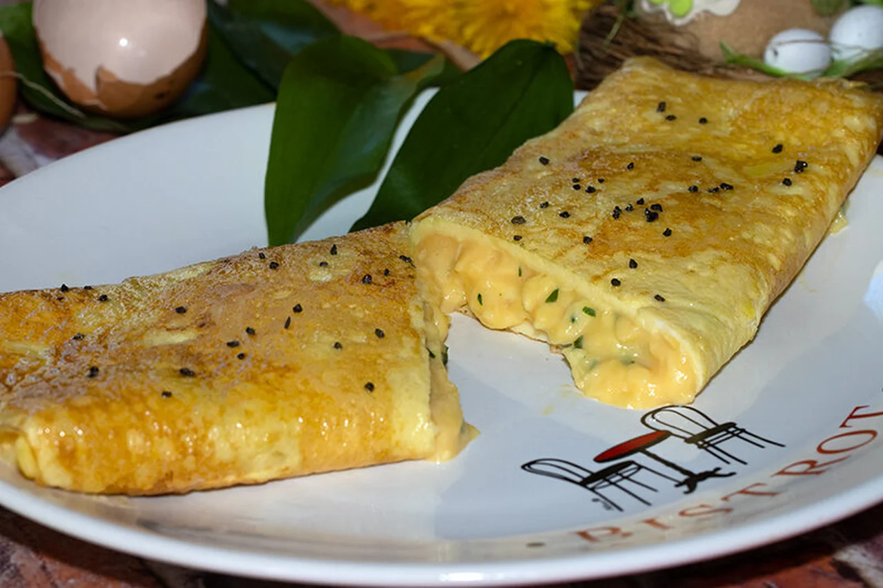 Omelette farcie aux oeufs brouillés à l'ail des ours