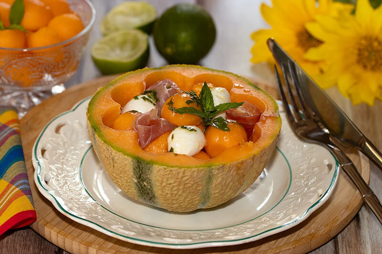 Salade de melon, bocconcini et jambon de Parme