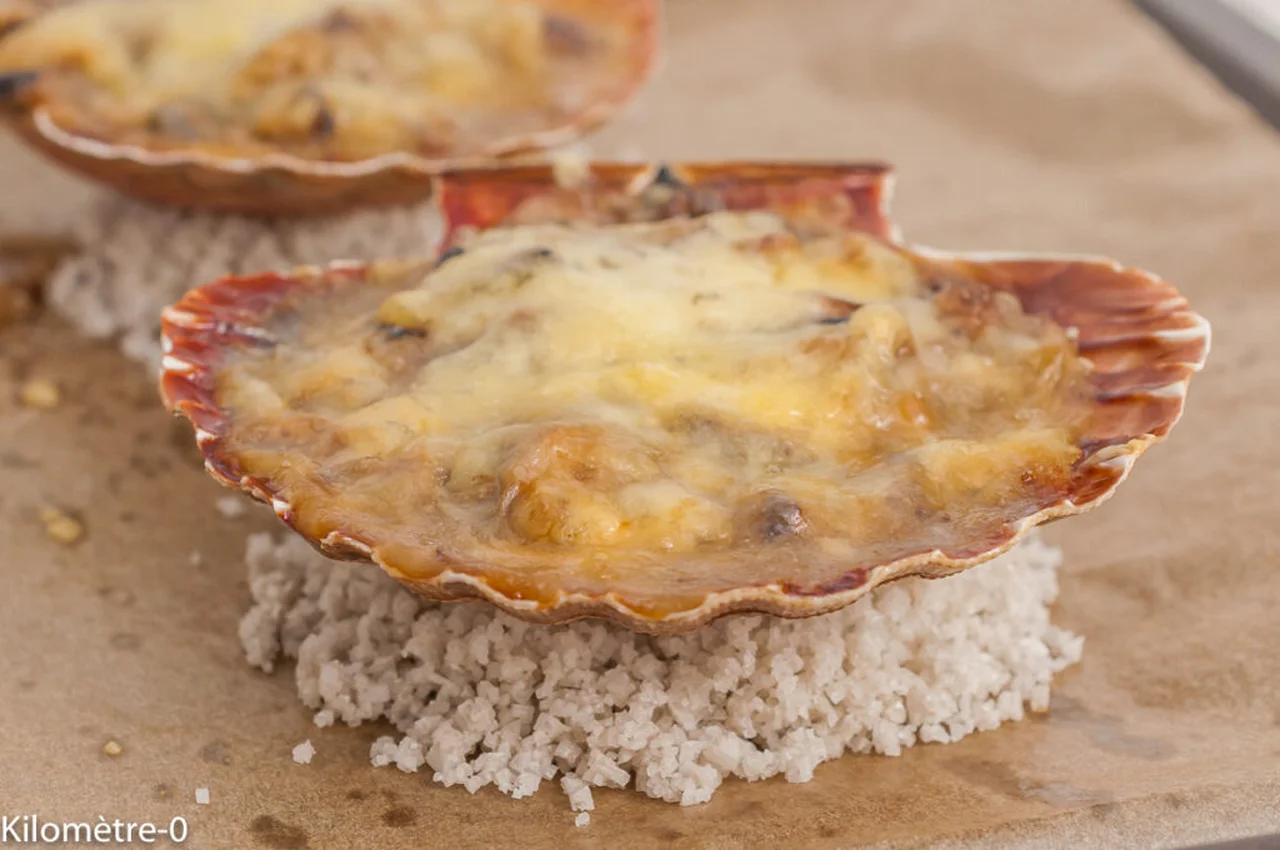 Coquilles Saint-Jacques, champignons et béchamel