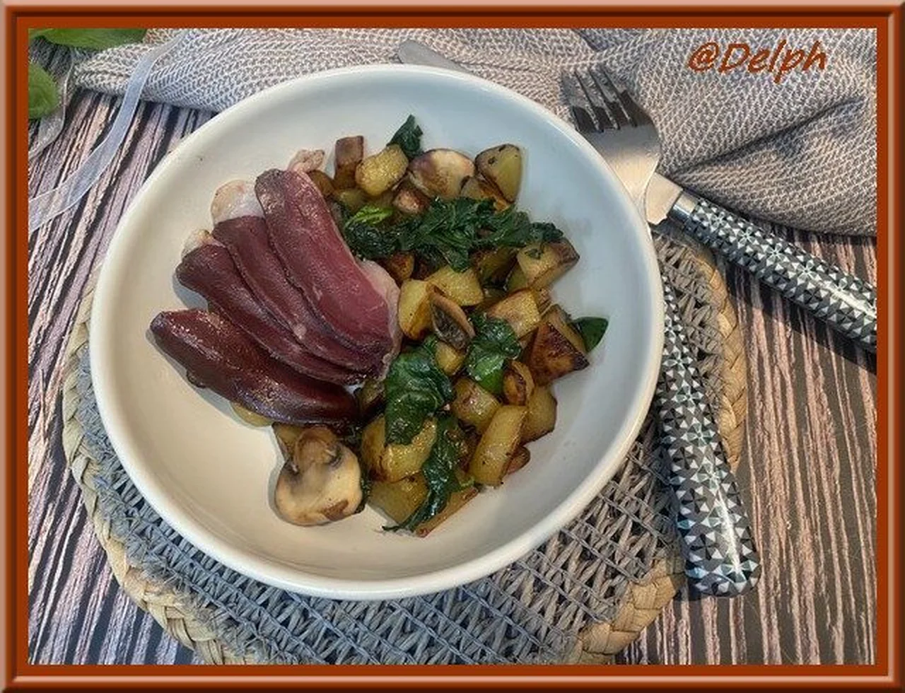 Poêlée pommes de terre, champignons, épinards et magret