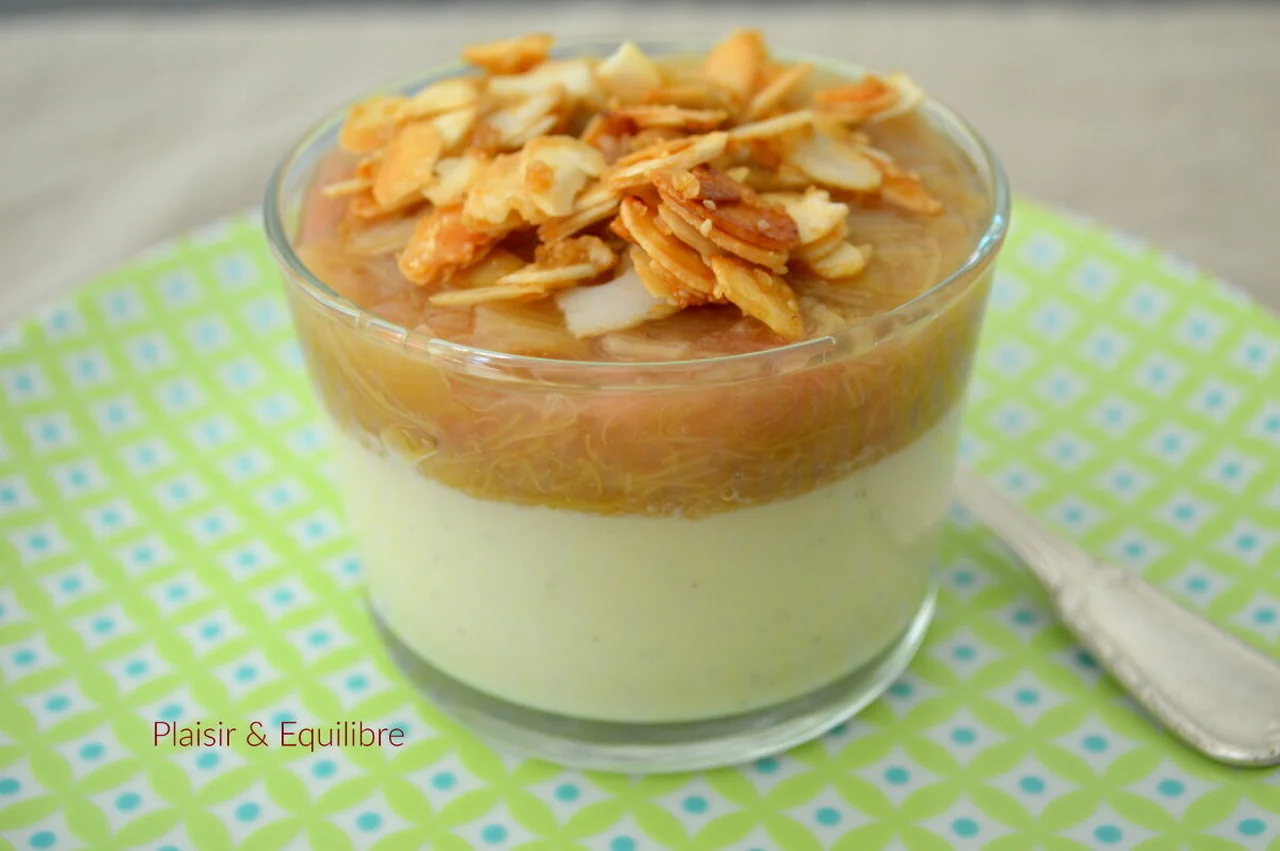 Verrine rhubarbe et amandes caramélisées