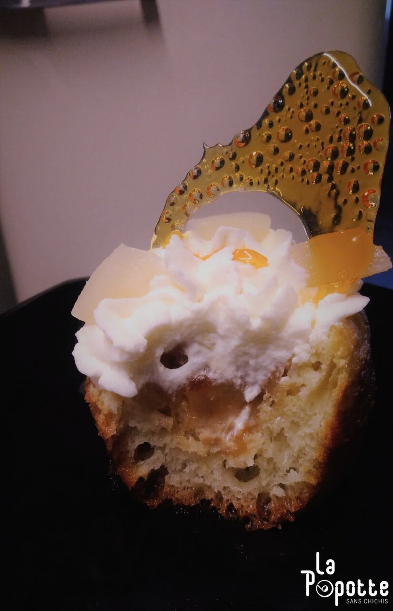 Baba au rhum, ganache chocolat caramel et poire
