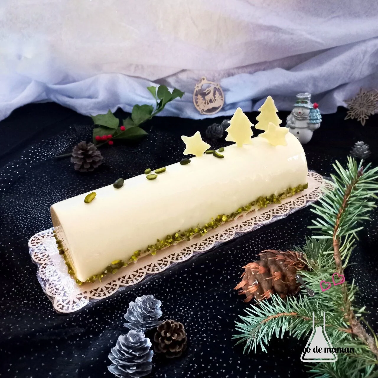 Bûche vanille, croustillant pistache et insert fruits rouges