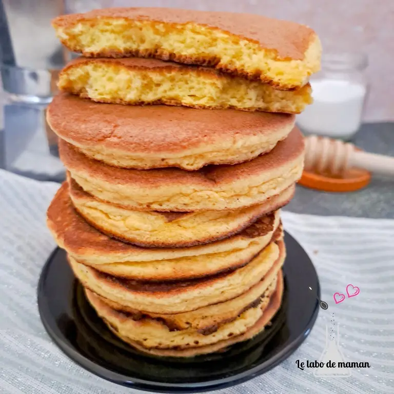 Pancakes soufflés aériens comme des nuages