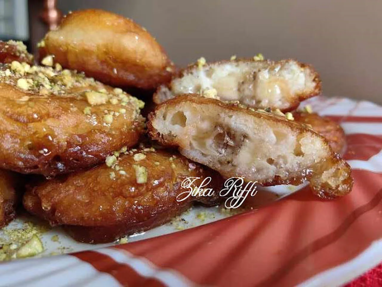 Beignets de banane au miel et pistaches d'Alep