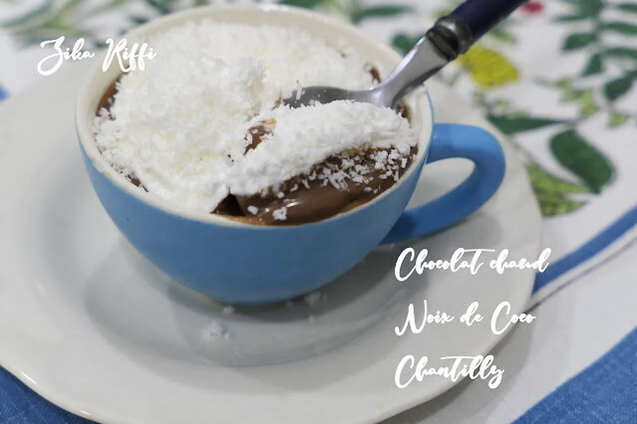 Chocolat chaud coco, génoise et chantilly