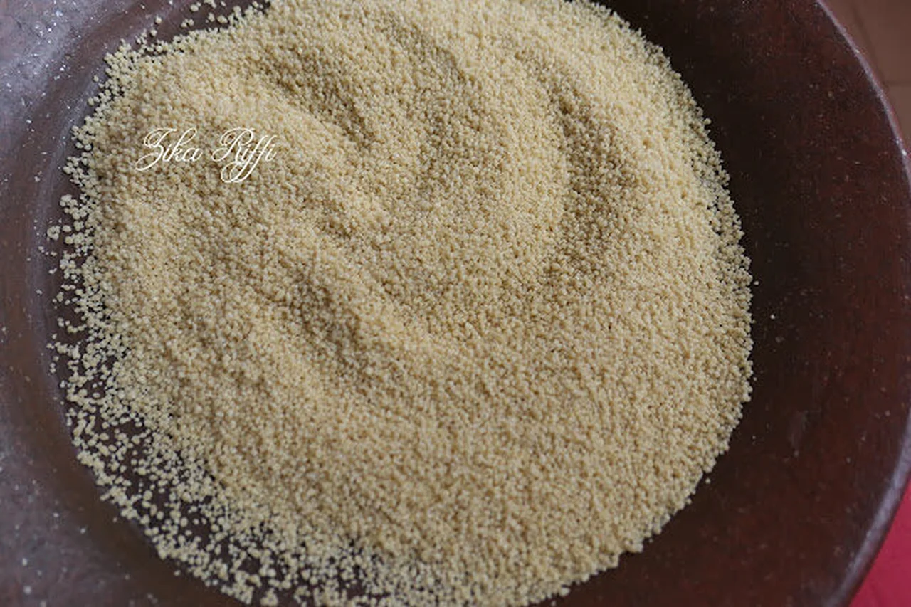 Rouler le couscous maison à la main