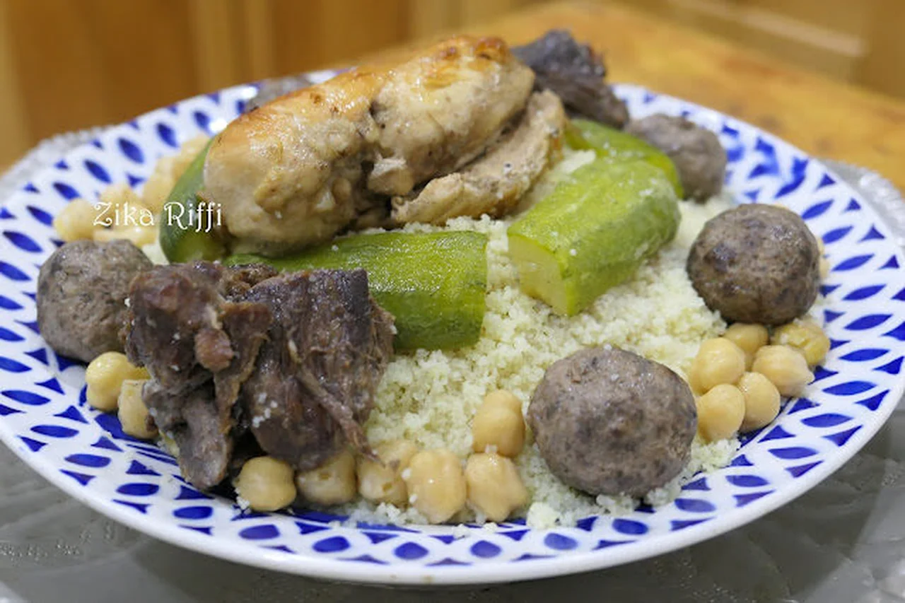 Couscous algérien agneau, boulettes, poulet sauce blanche