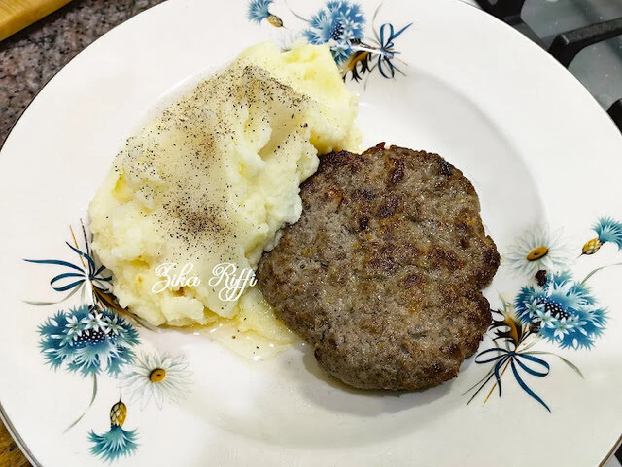 Écrasé de pomme de terre au poireau et steak haché