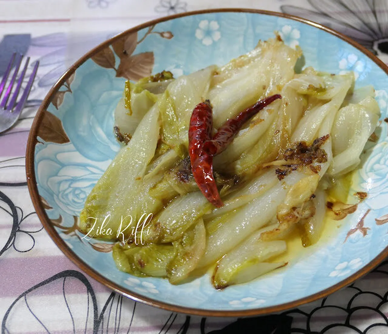 Endives braisées à l'ail et piment d'Espelette au citron
