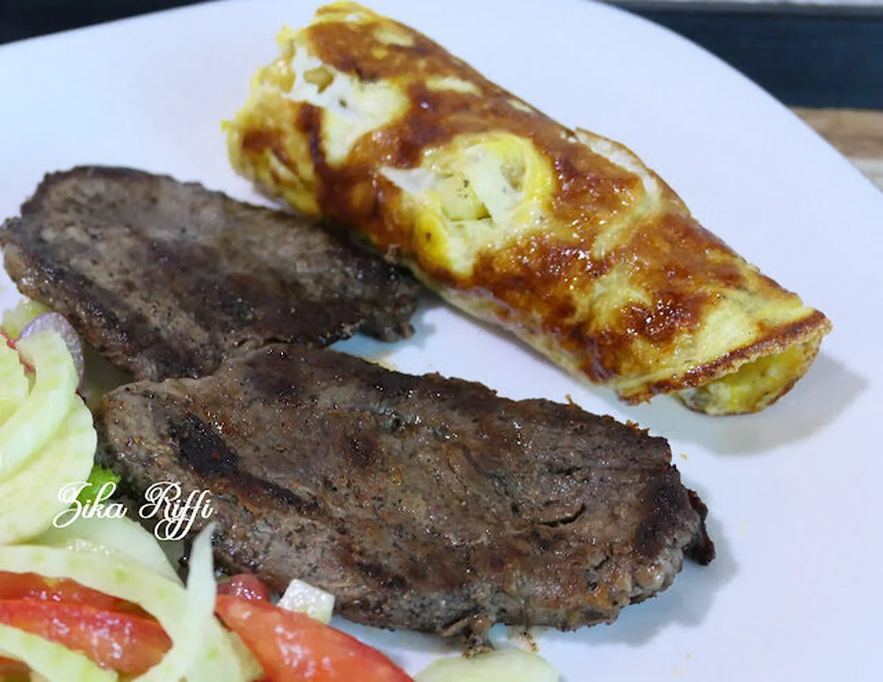 Foie de veau sauté et omelette roulée aux olives et petits suisses