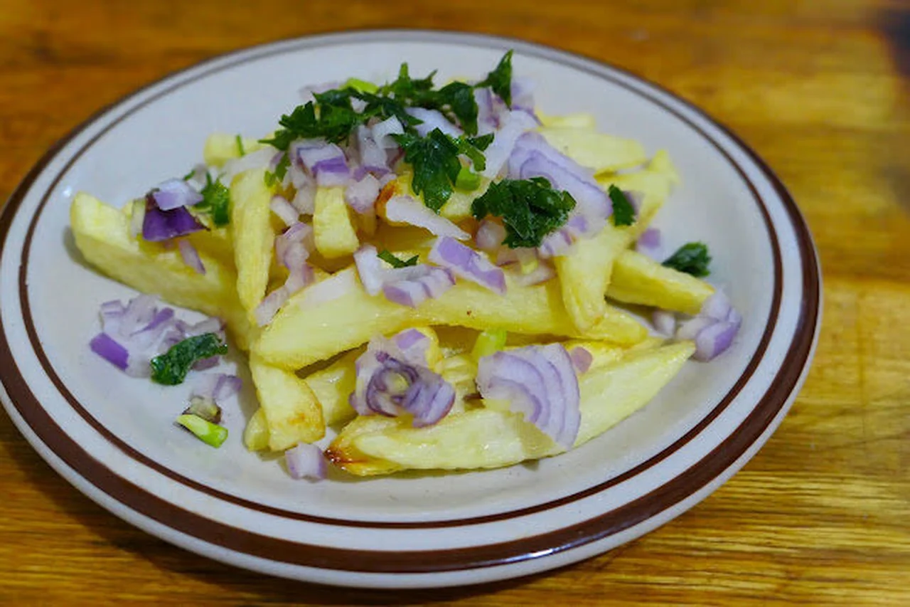 Frites de pommes de terre aux oignons