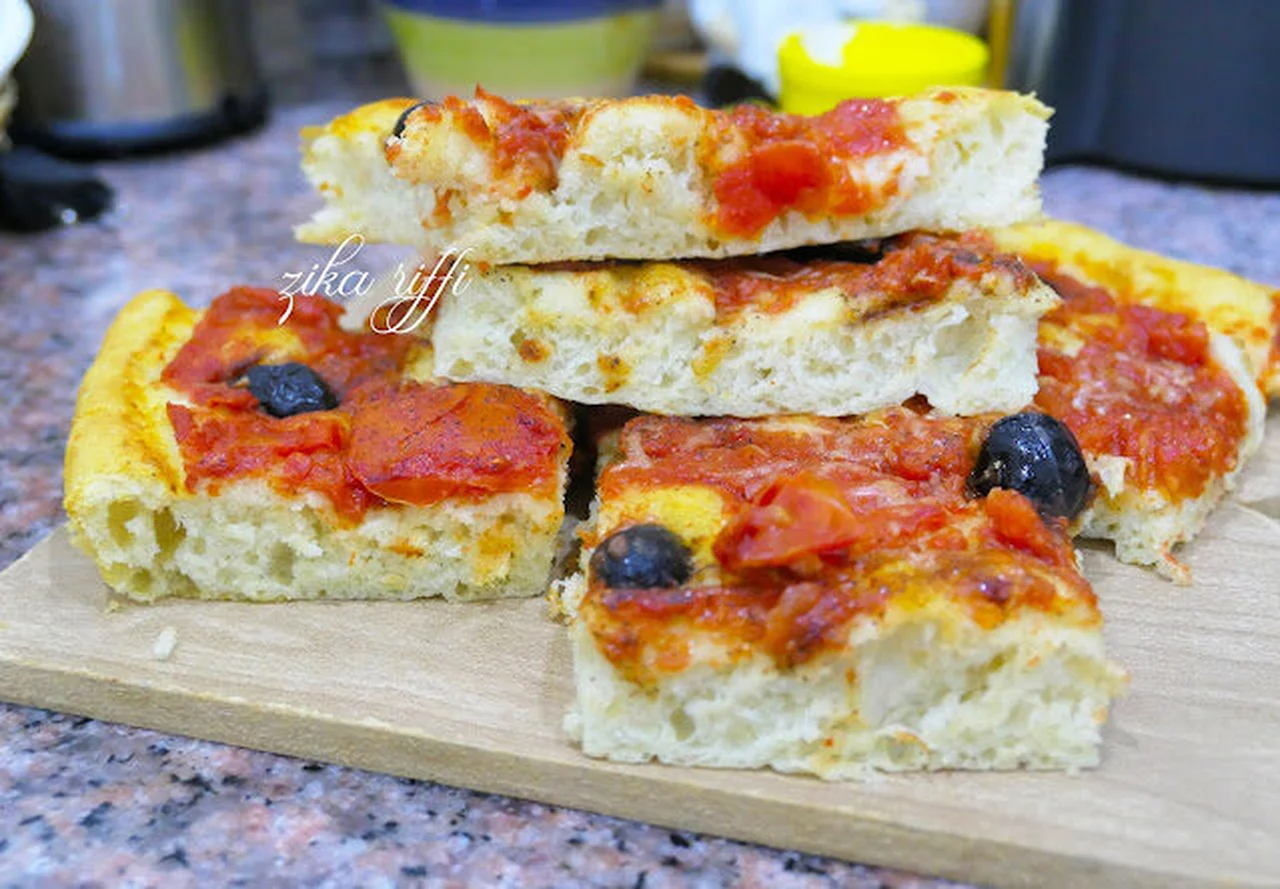 Grosse fougasse aux tomates fraîches