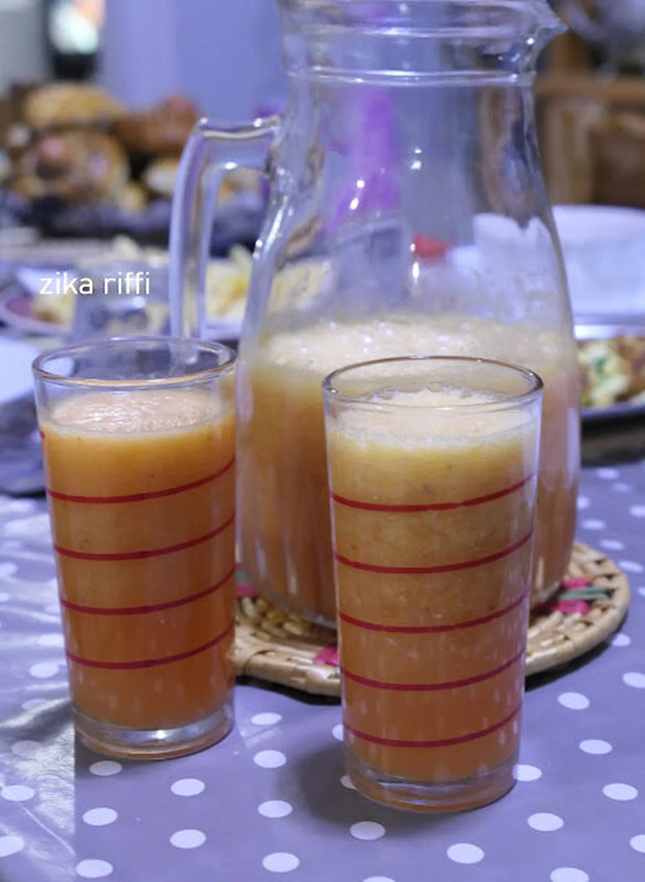Jus d'oranges et d'abricots secs au miel et girofle