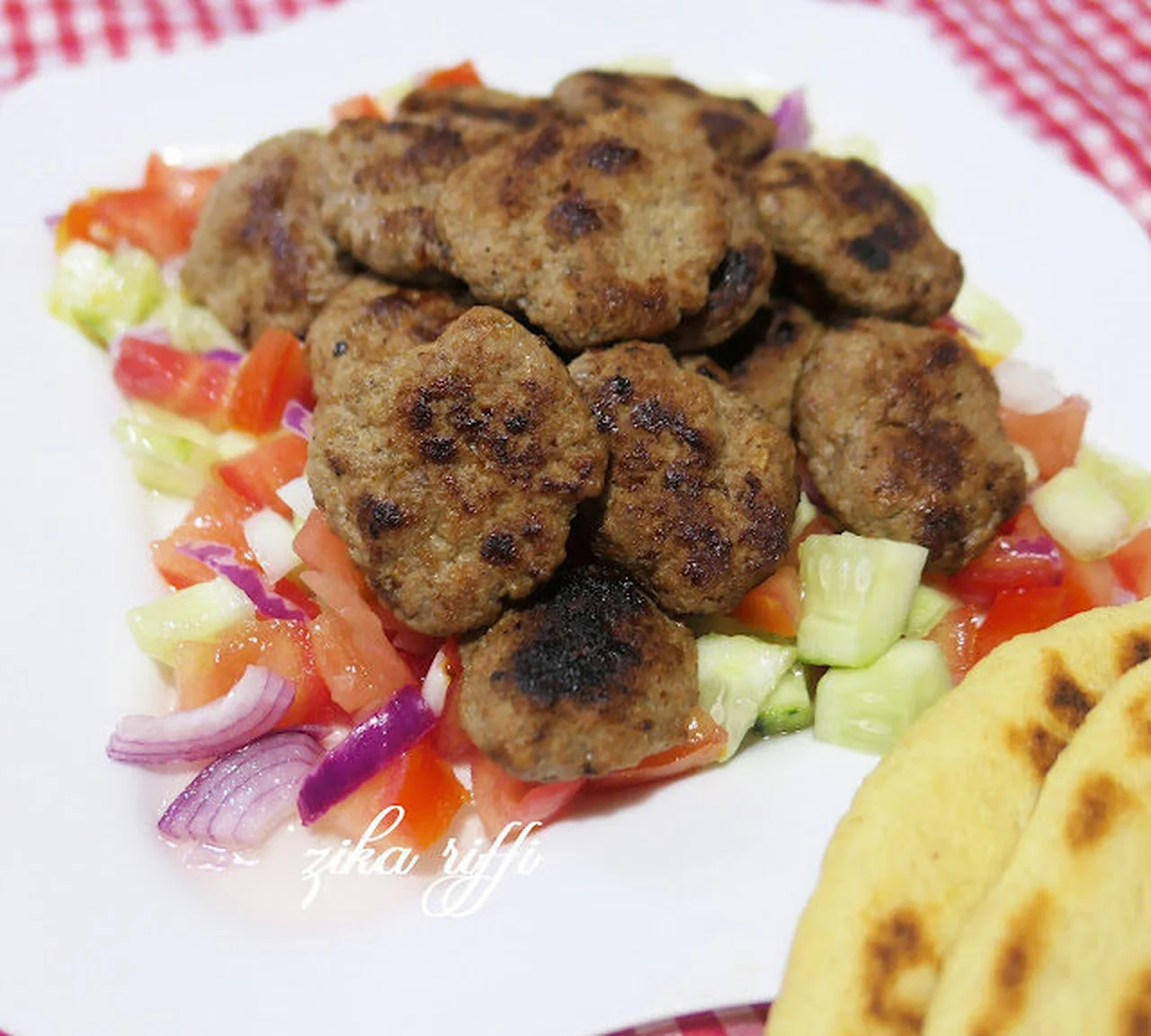Kefta grillée viande d'agneau et veau