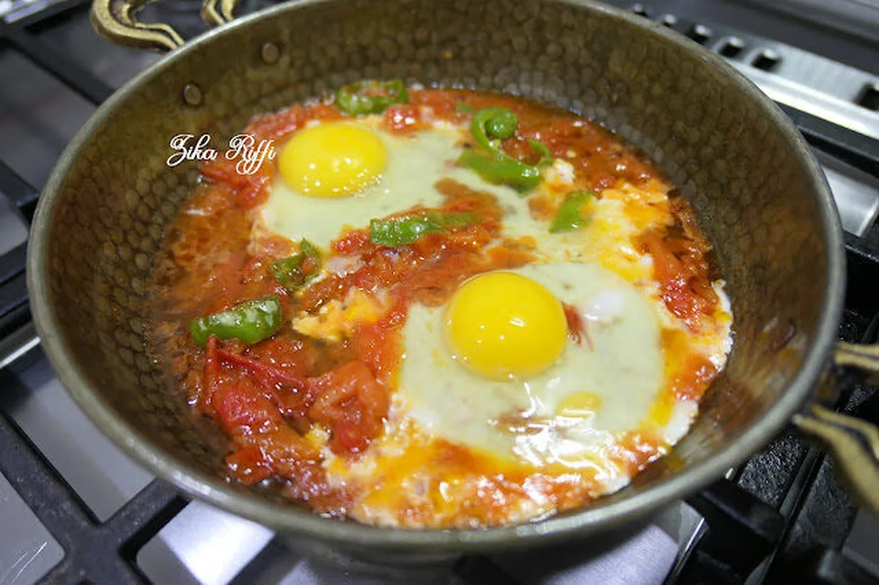 Menemen turc oeufs, piment, tomate