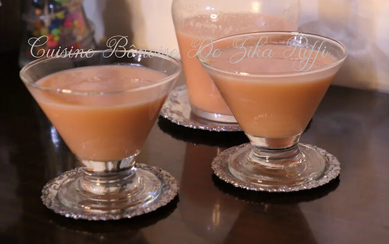 Milkshake aux dattes, banane et fraises