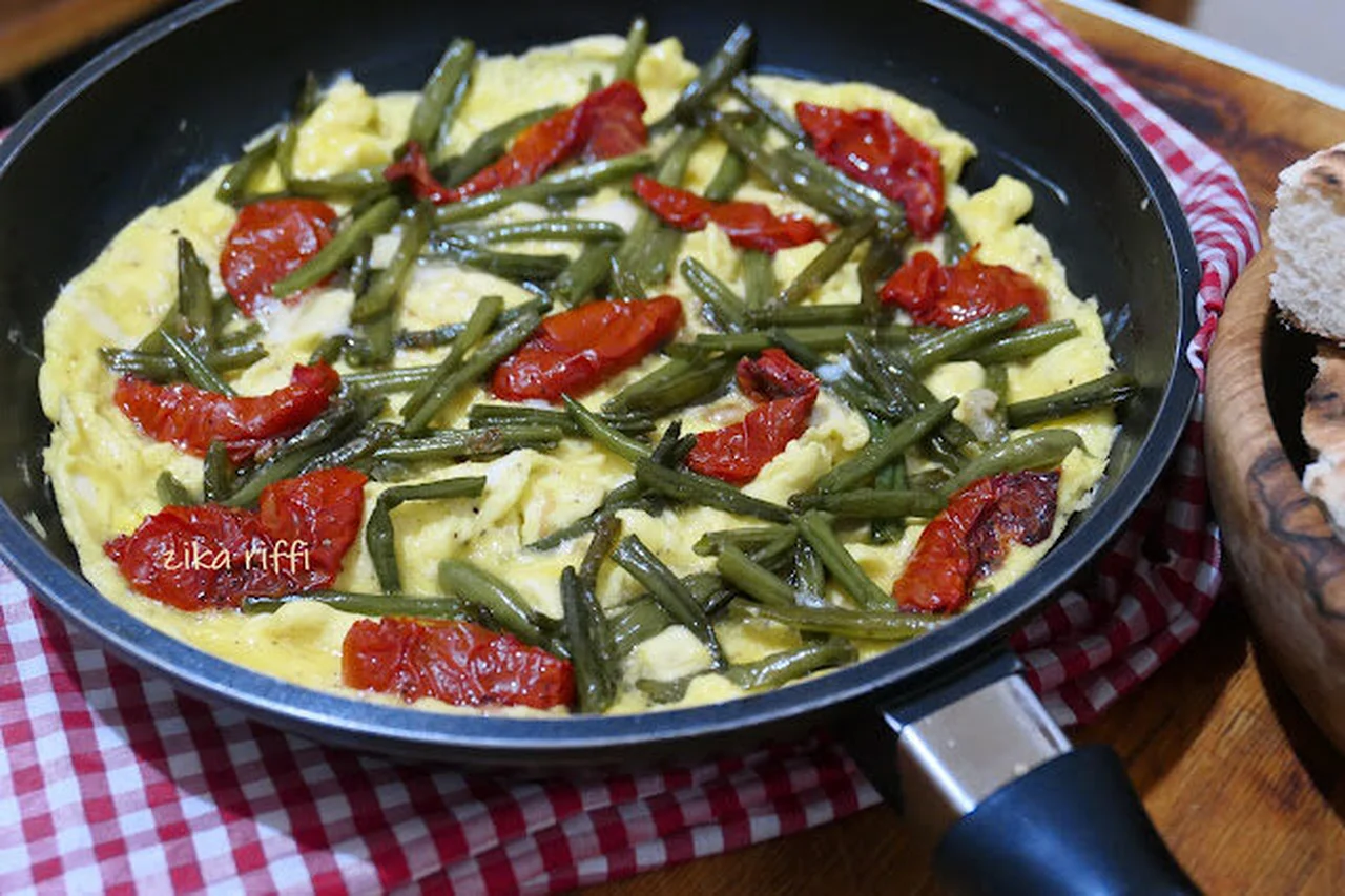 Omelette aux haricots verts et tomates séchées