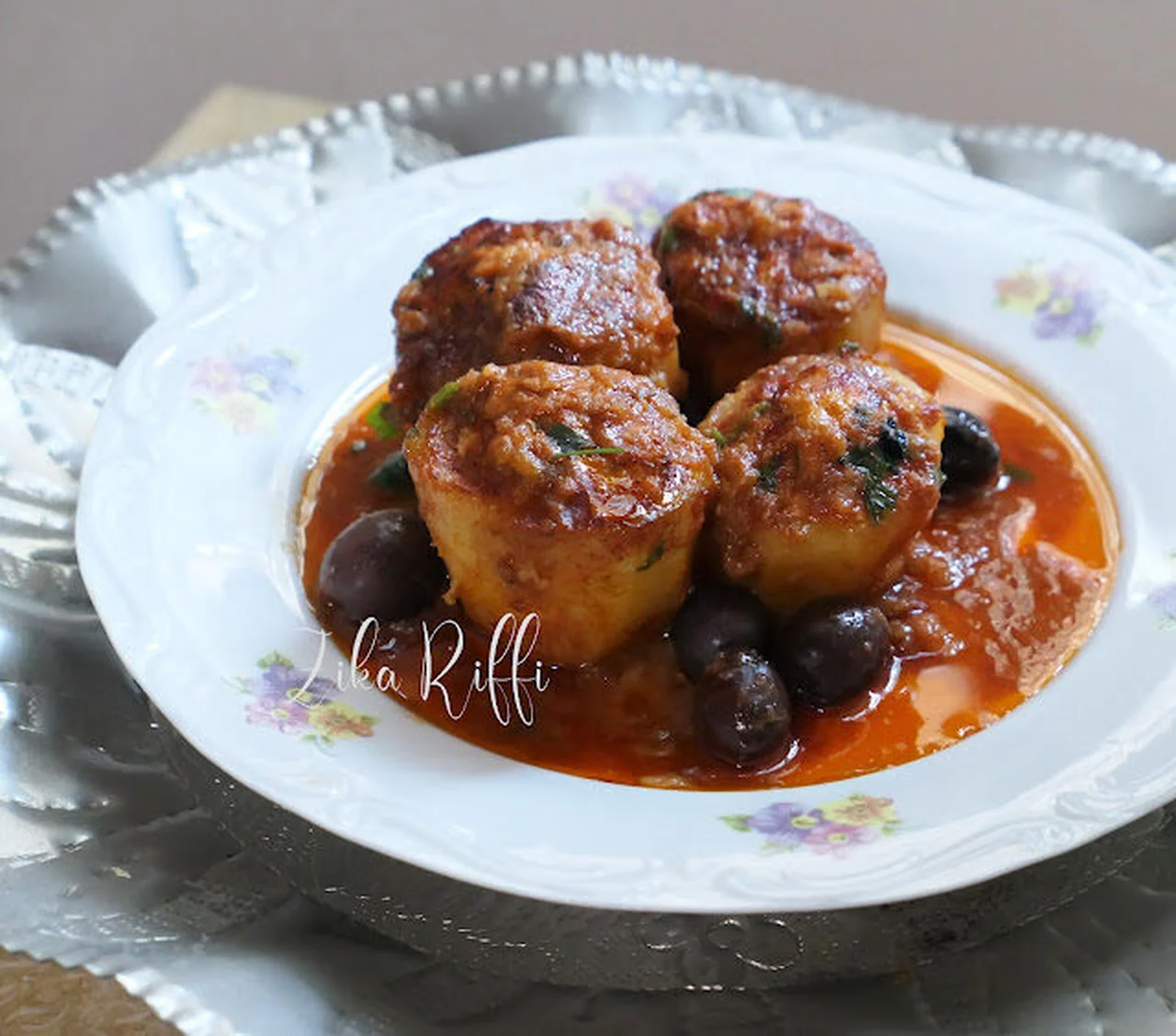 Pommes de terre farcies à la fondue de tomates et olives