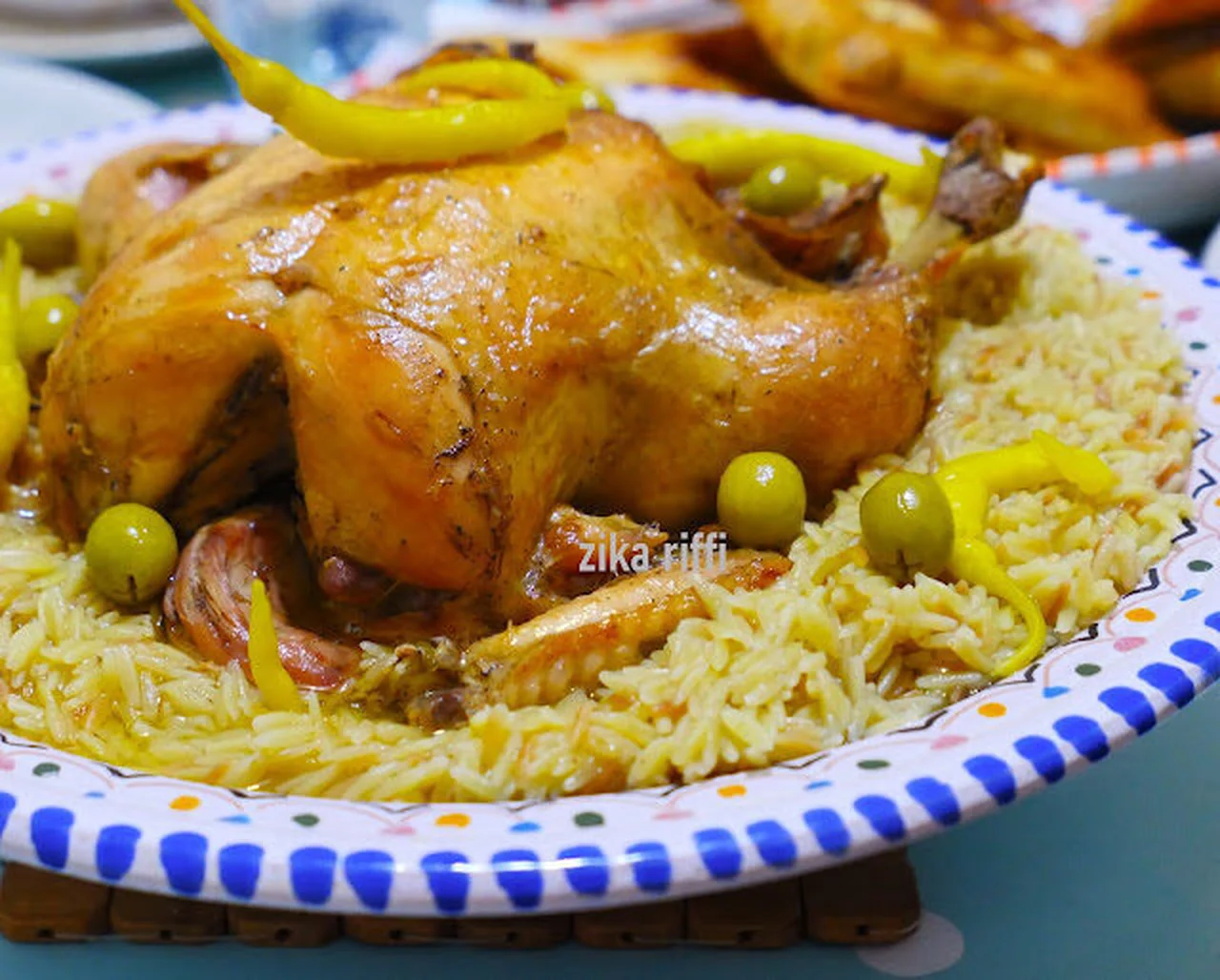 Poulet rôti et ses langues d'oiseaux bicolores