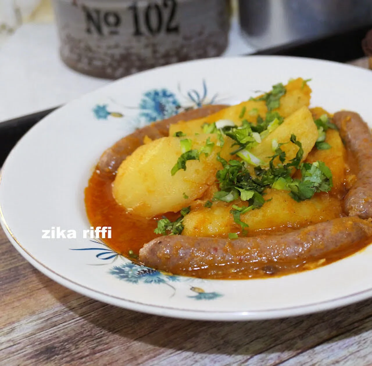 Ragoût de pommes de terre au cumin et aux merguez