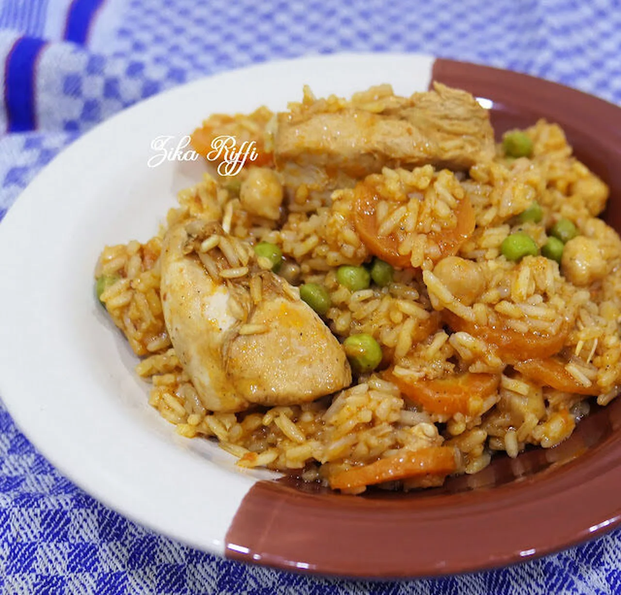 Riz algérien au poulet, pois chiches et légumes