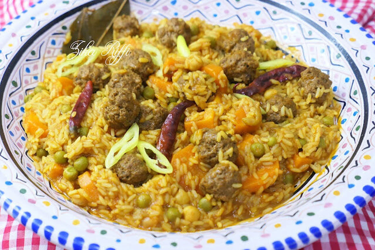 Riz algérien aux boulettes, carottes et petits pois