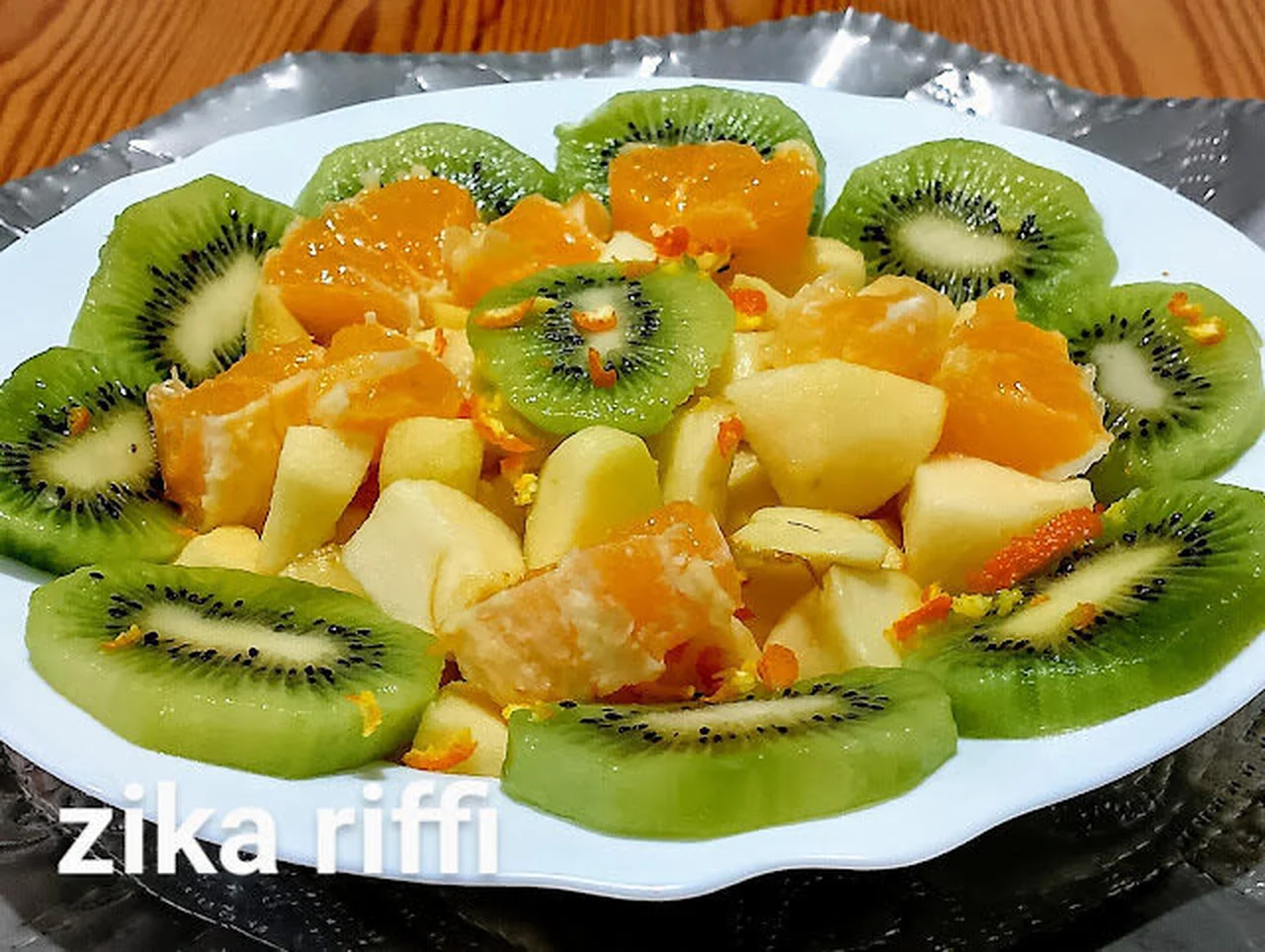 Salade aux kiwis, pomme et orange à la fleur d'oranger