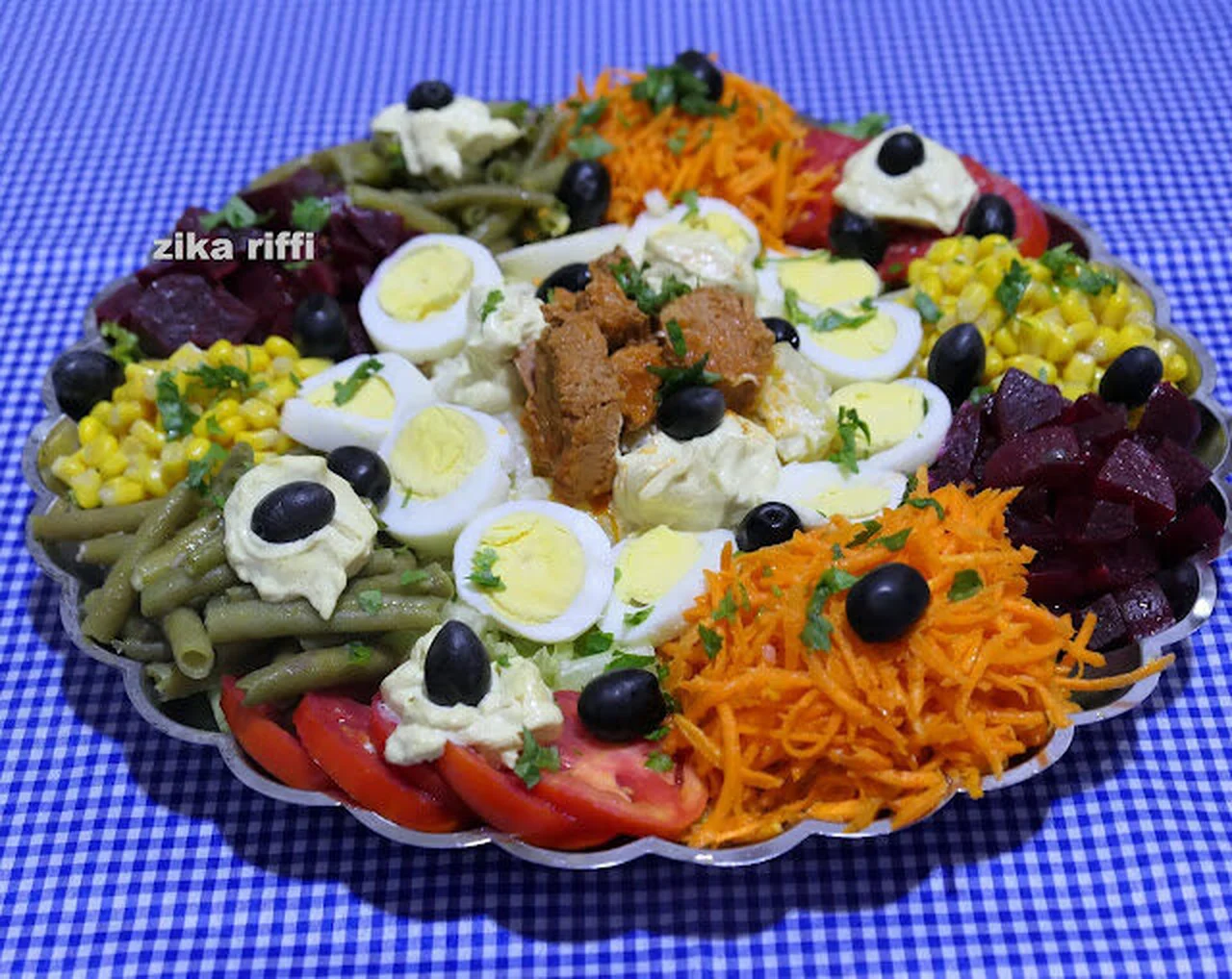 Salade composée légumes, thon et mayonnaise