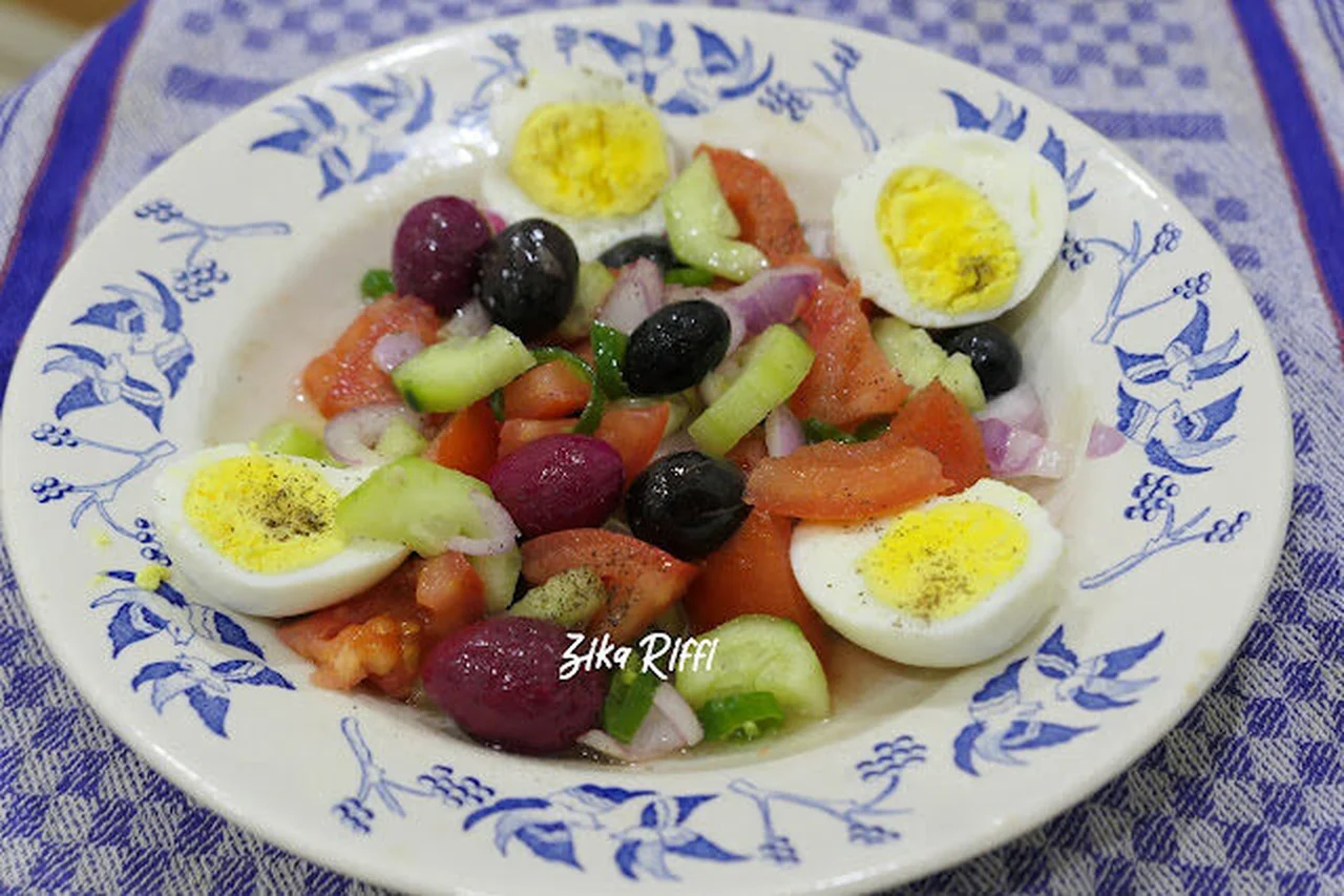 Salade de concombre, tomate, oignons et olives de Djef