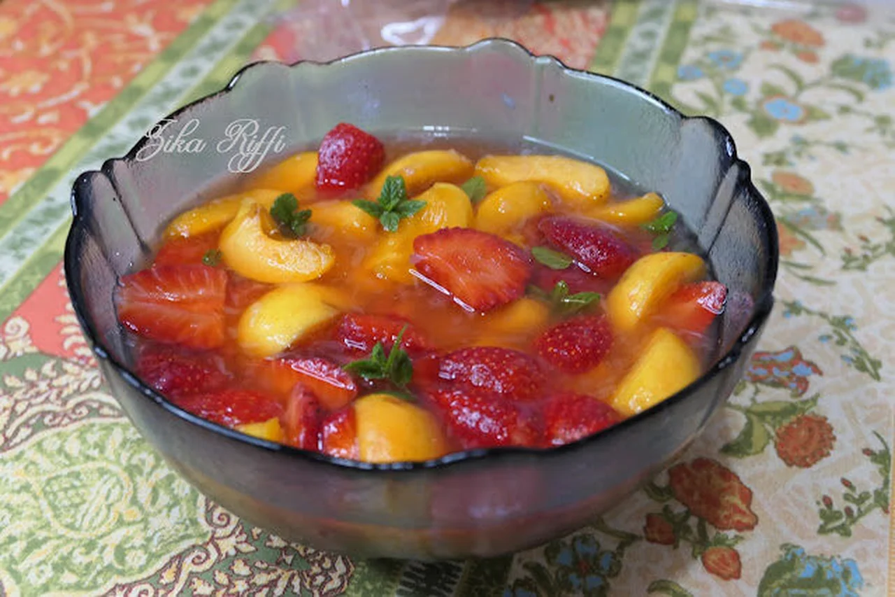 Salade de fruits aux abricots et fraises