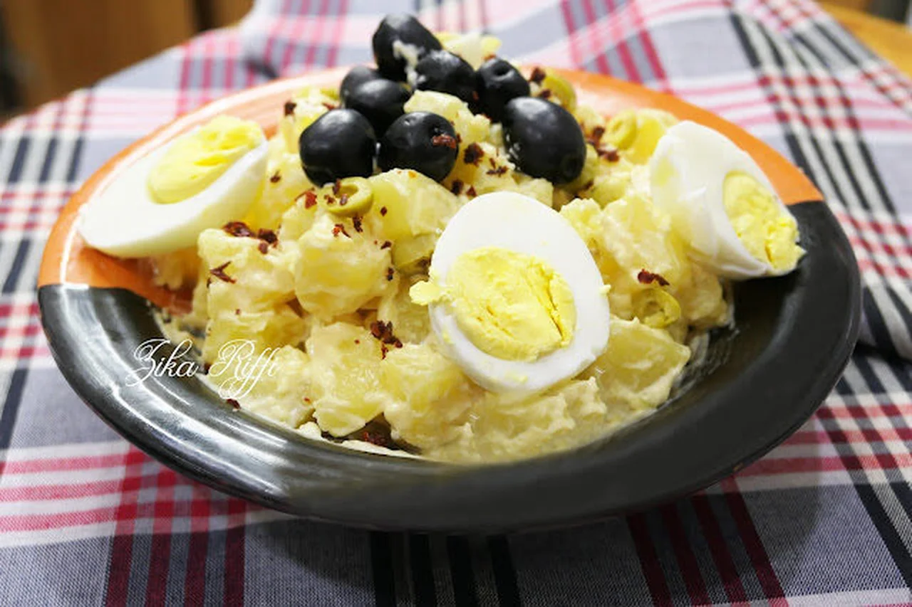 Salade de pomme de terre tiède, sauce à l'ail