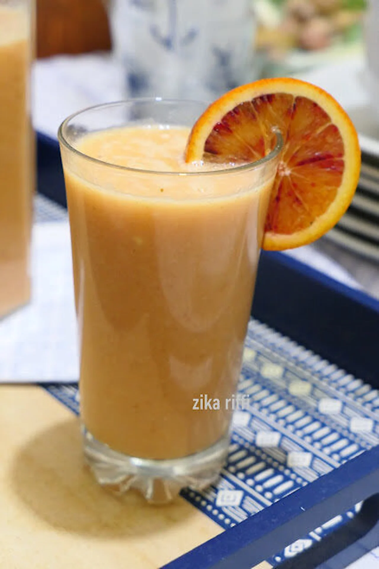 Smoothie à l'orange sanguine, banane et yaourt brassé